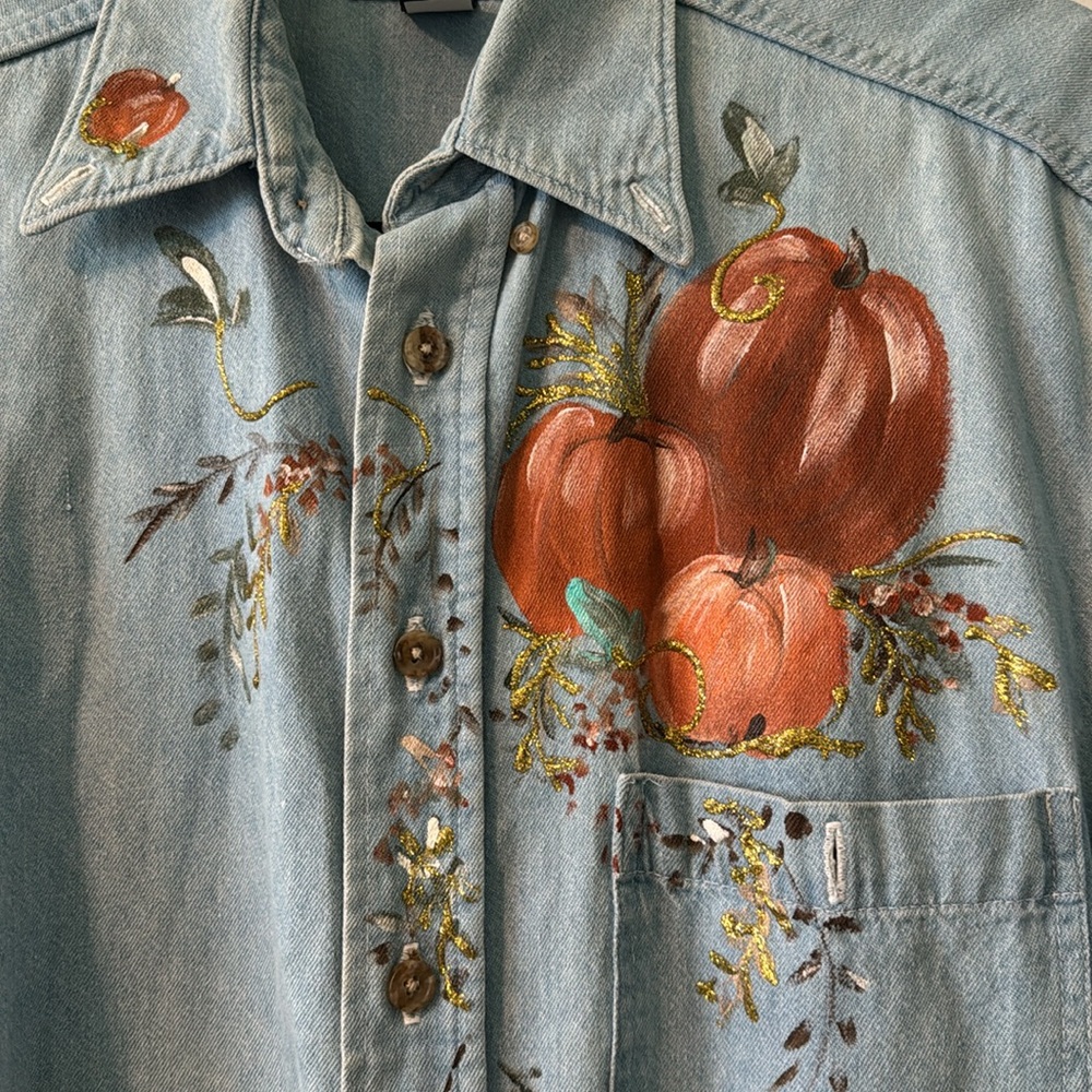 Jean shirt perfect for Fall, Thanksgiving, Halloween.  Oversized size small.